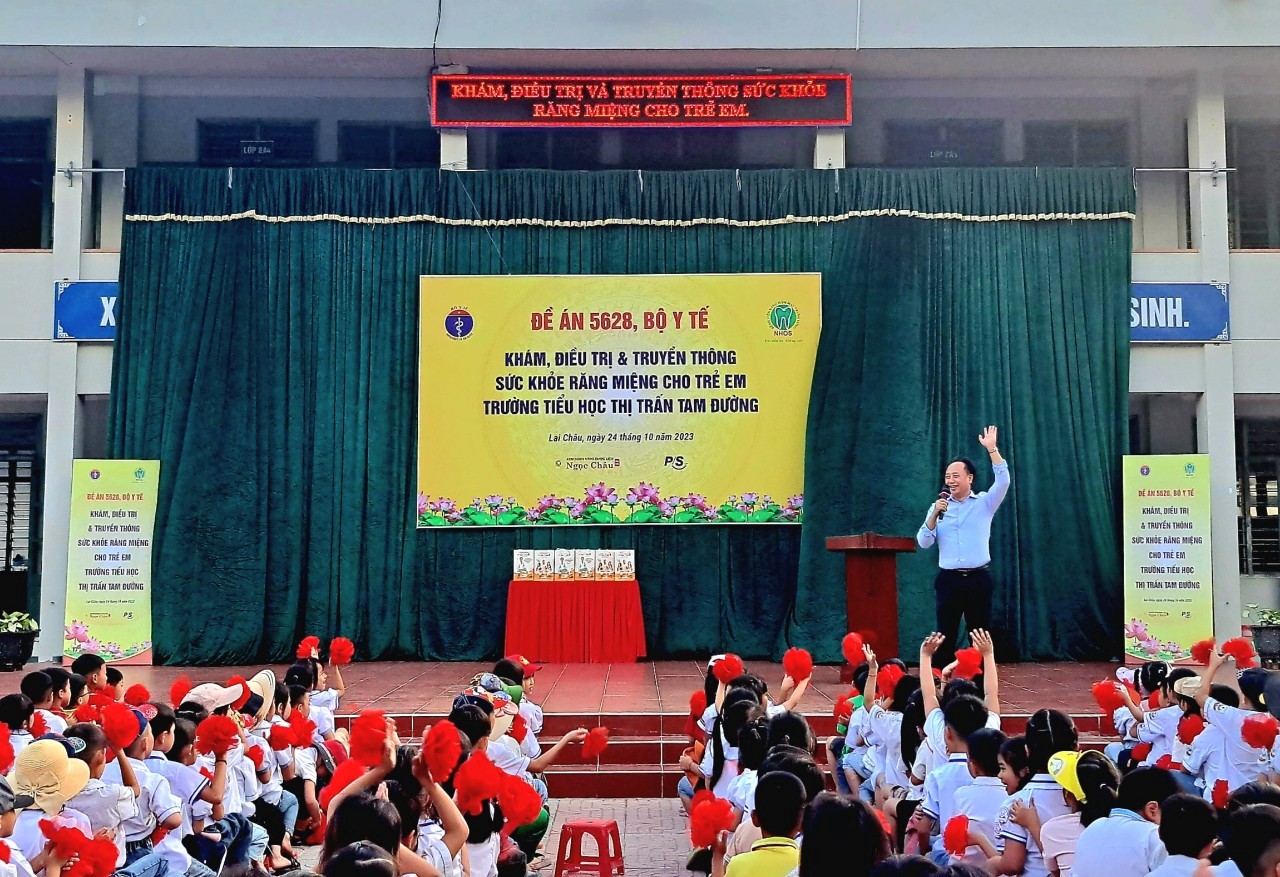 PGS.TS Trần Cao Bính – Giám đốc bệnh viện, Chủ tịch Hội Răng Hàm Mặt Việt Nam, Phó Trưởng Ban thường trực Ban Chỉ đạo Đề án 5628 Bộ Y tế  phát biểu